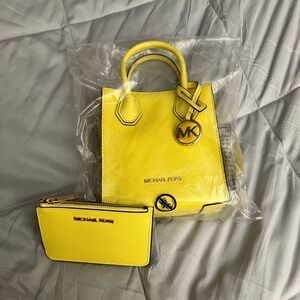 Michael Kors Mini Tote Bag with matching wallet **SOLD**